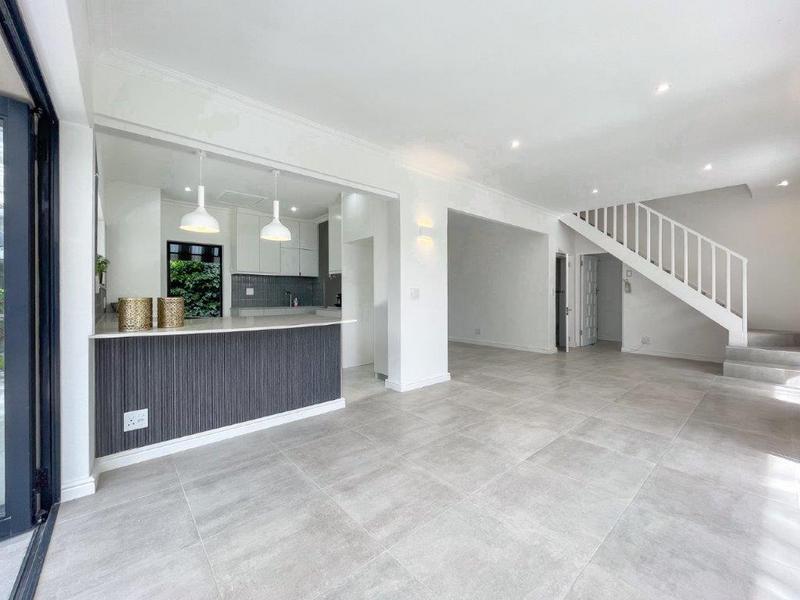 To Let 4 Bedroom Property for Rent in Hout Bay Western Cape